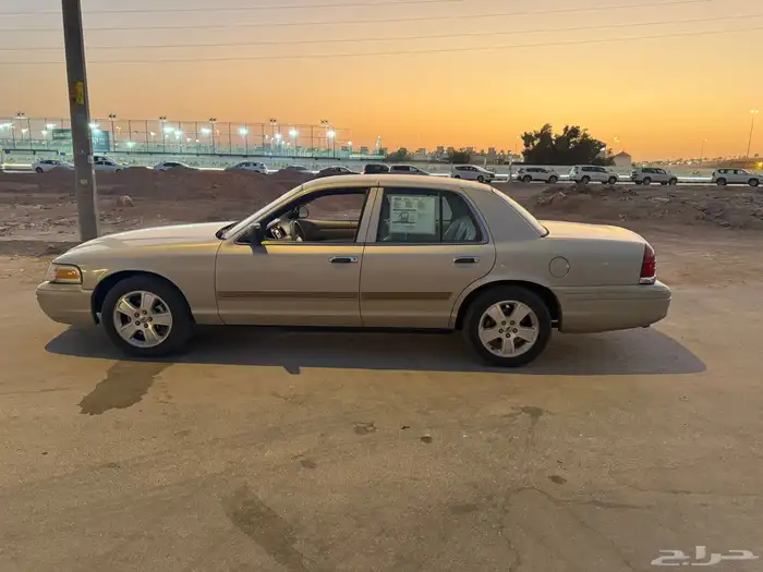 فورد كراون فكتوريا 2