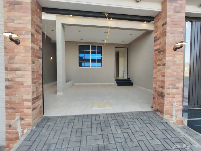 للبيع شقه ارضي بموقع ممتاز باقرب من الخدمات حي المعارض 6