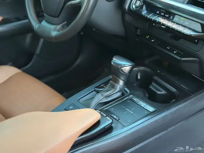 لكزس UX200 2021 19