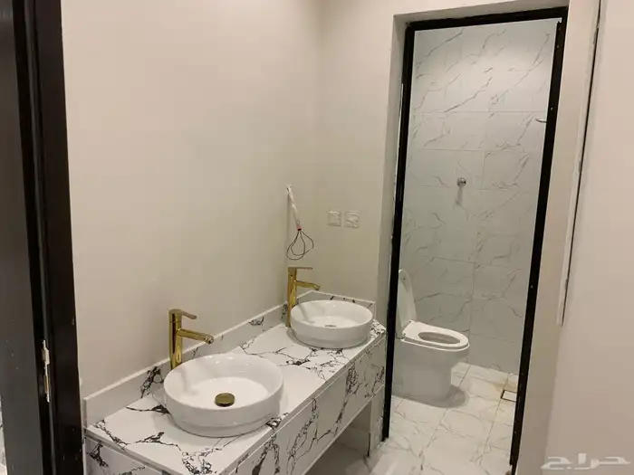 فيلا صغيرة للبيع بسعر مناسب جدا  730 2