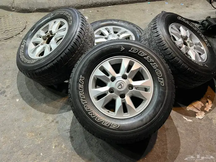 جنوط جيب لاند كروزر اصلي مع كفرات دنلوب 285.65.17 ت22 10