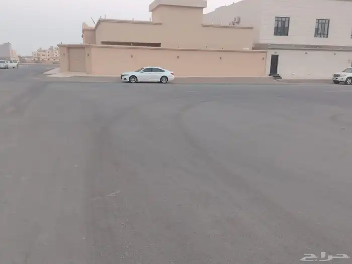 دور للبيع مساحة  450 م 3