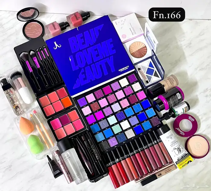 طقم مكياج مميز 18