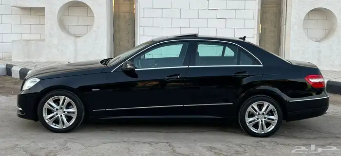 مرسيدس E200 2011 (بحالة ممتازة) 9