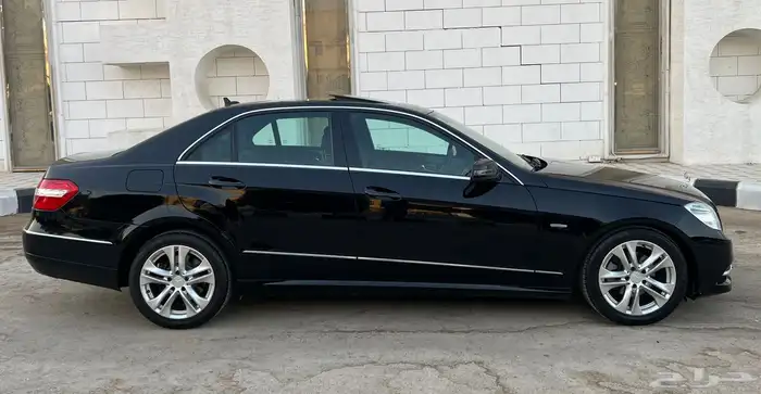 مرسيدس E200 2011 (بحالة ممتازة) 10