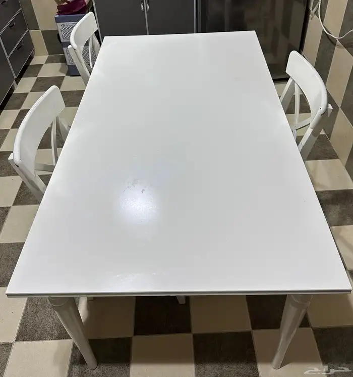 للبيع طاوله طعام 200 ريال 0