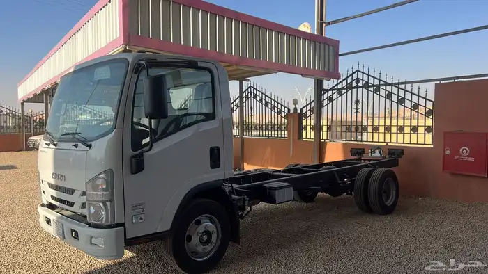 لبيع ايسوزو دنه 2025 اصفار 5200cc طول 4.95 شاص 1