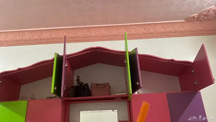 دولاب مع كومدينا وكرسي 5