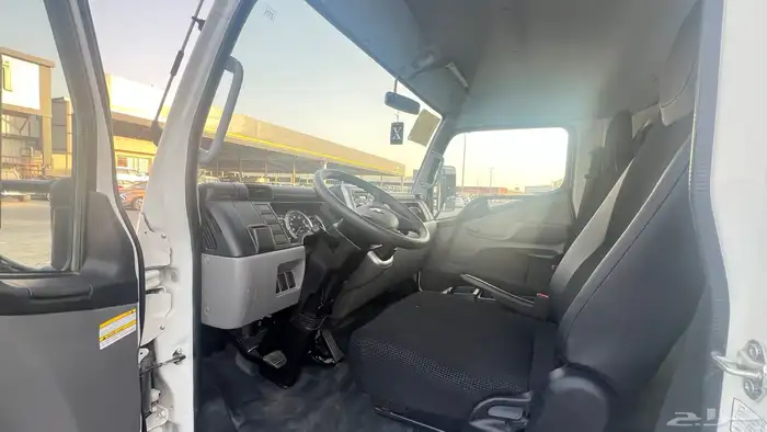 ميتسوبيشي 2023 دينا كانتر صندوق 5 متر 7