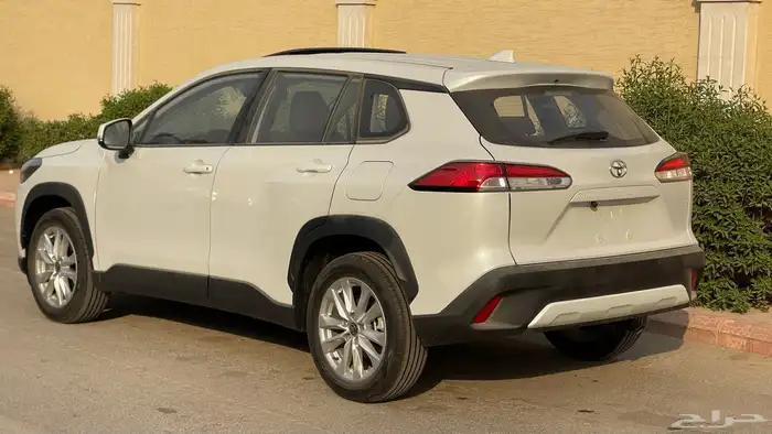 تويوتا- كورولا كروس-2025-بطاقة جمركية- بنزين- اصفار 3