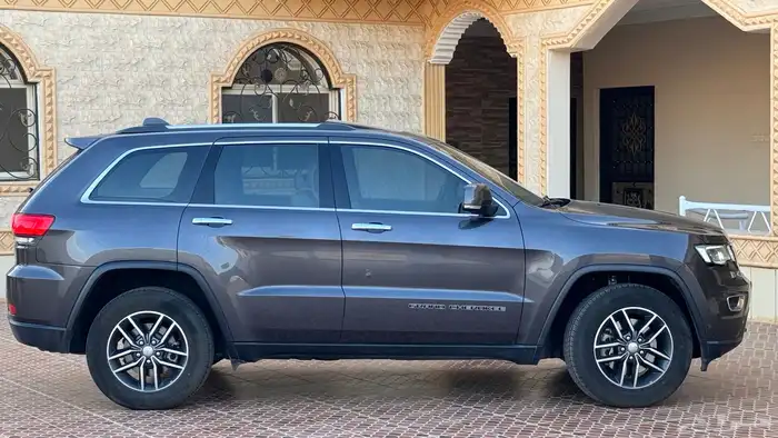 جيب جراند شيروكي 7