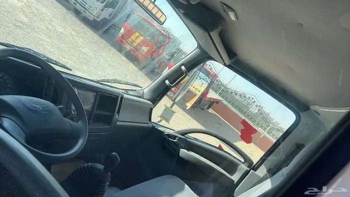 لبيع ايسوزو دنه 2025 اصفار 5200cc طول 4.95 شاص 5