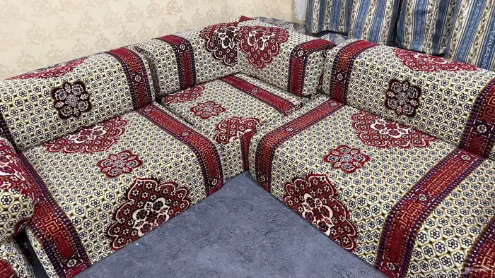 كنب للبيع مستخدم سبب البيع نقل إلى منطقه اخرى(12قطعه) 4