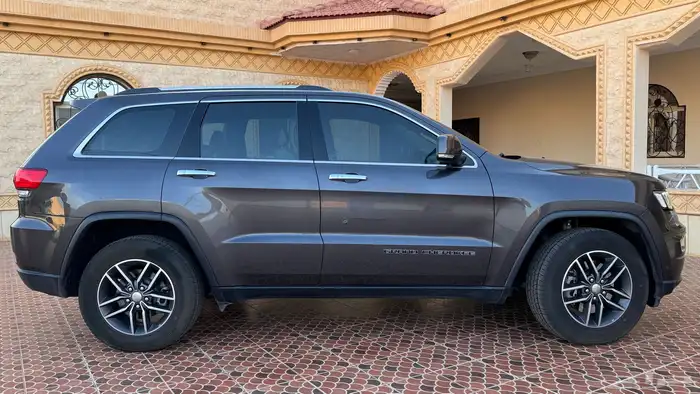 جيب جراند شيروكي 3