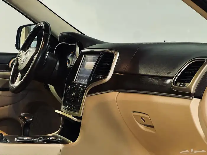 شيروكي اوفر لاند 2015 بحاله ممتازه 14