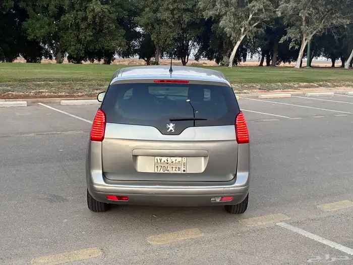 بيجو 2012 5008 10