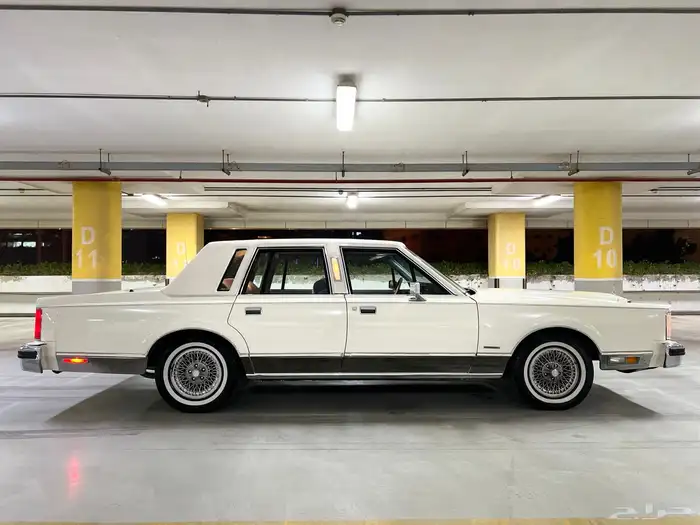 لينكون تاون كار 1983 مخزن كلاسيك سعودي وكالة ( تم البيع ) . 18