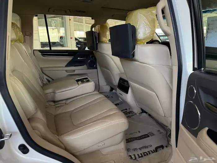 لكزس LX570 موديل 2018 33