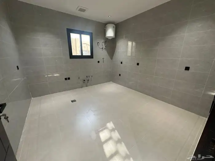 للإيجار فيلا روف علوي تبوك حي الورود ب3500 4