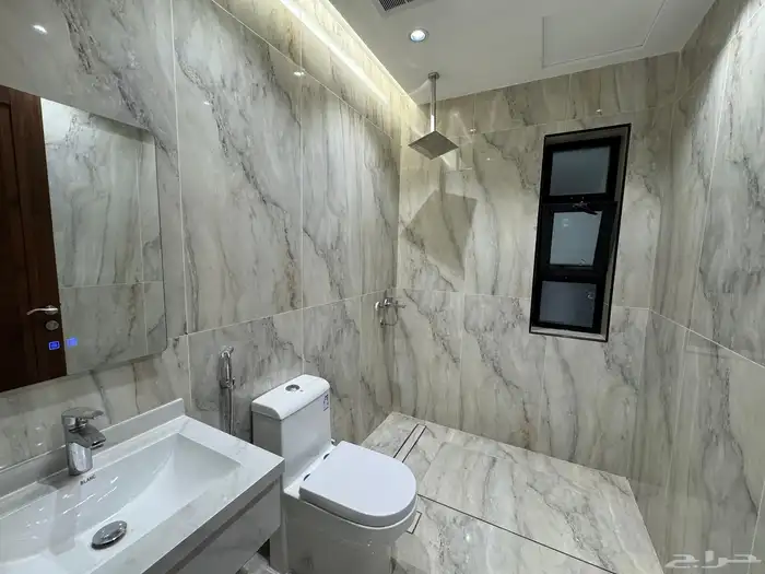 للبيع فيلا دورين وملحق في حي النواريه مصعد راكب وتشطيبvip 13