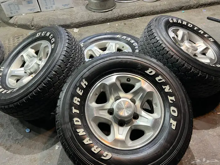 جنوط   رفرف مع كفرات دنلوب مقاس 275 70 16 تاريخ 21 11