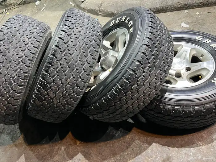 جنوط   رفرف مع كفرات دنلوب مقاس 275 70 16 تاريخ 21 27