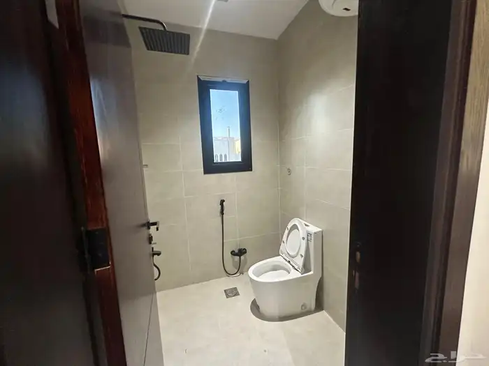 للإيجار فيلا روف علوي تبوك حي الورود ب3500 33