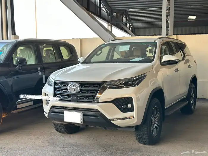 فورتشنر VX بنزين V6 العداد ( 7954 كيلو فقط ) موديل 2021 0