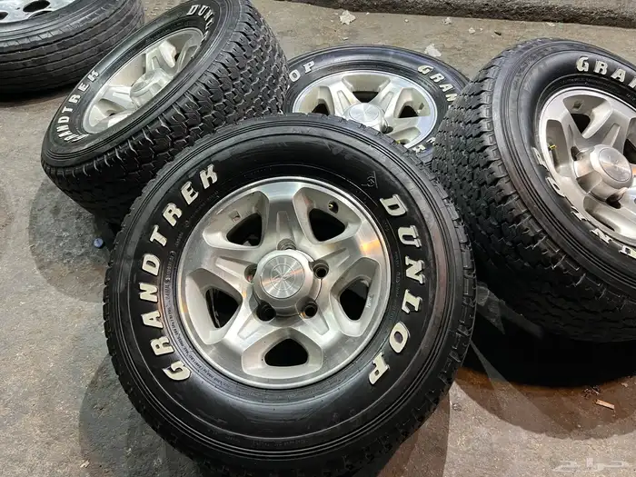 جنوط   رفرف مع كفرات دنلوب مقاس 275 70 16 تاريخ 21 9