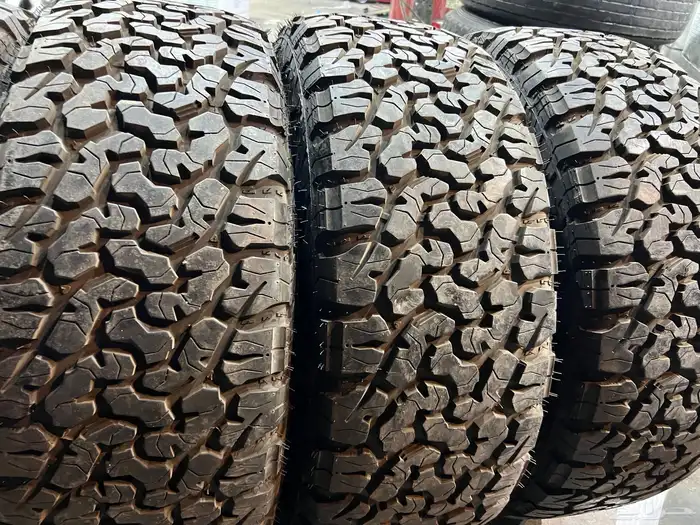 كفرات حجرية تاريخ 2025 مقاس 285 70 17 شبه الجديد عددهم 4 14