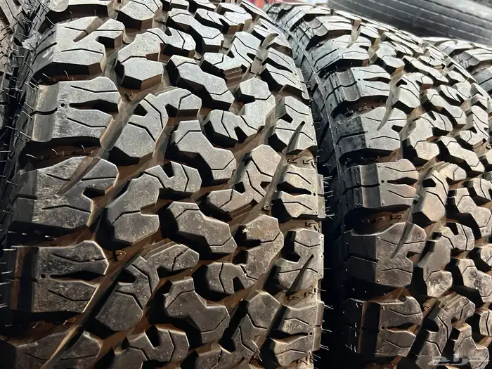 كفرات حجرية تاريخ 2025 مقاس 285 70 17 شبه الجديد عددهم 4 2