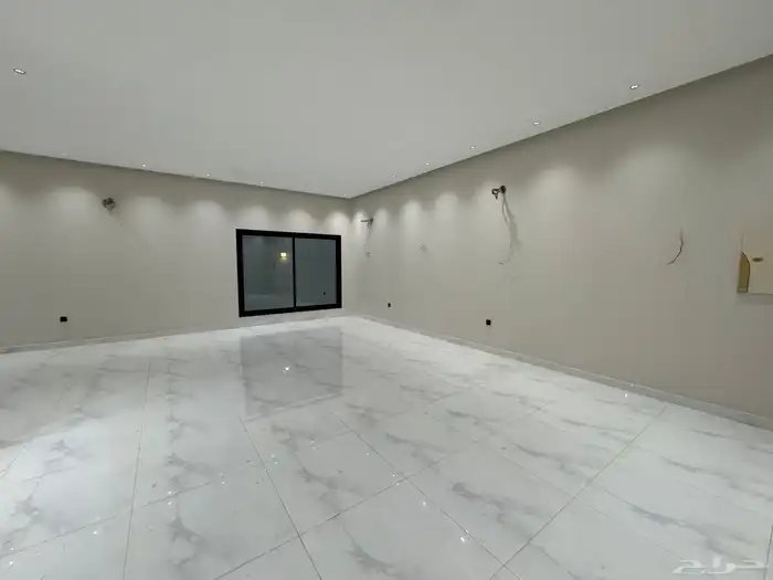 للبيع فيلا دورين وملحق في حي النواريه مصعد راكب وتشطيبvip 6