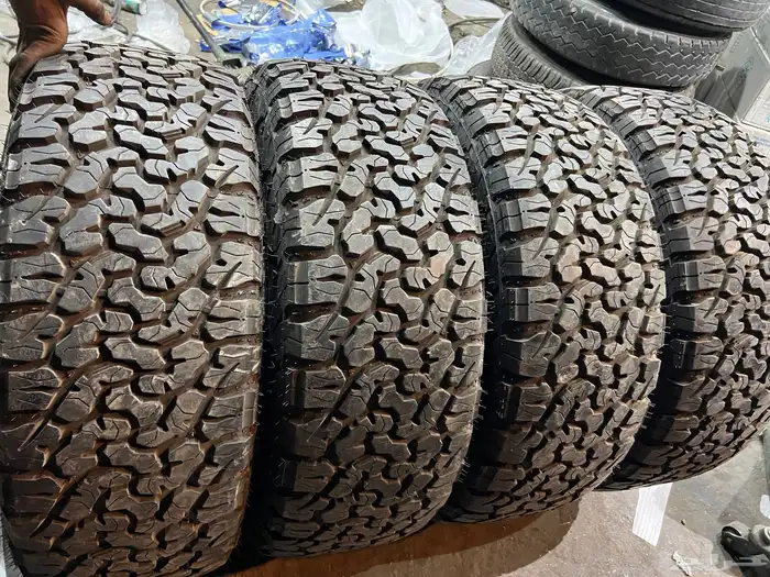 كفرات حجرية تاريخ 2025 مقاس 285 70 17 شبه الجديد عددهم 4 7