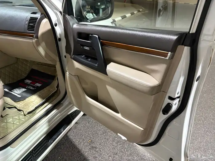 جيب لاندكروزر 2018 ديزل 32