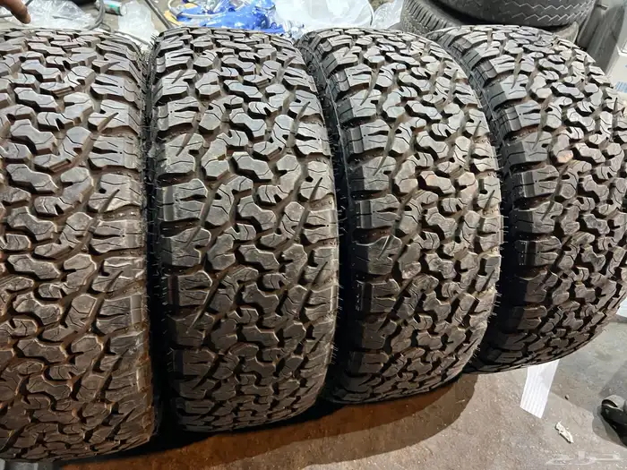 كفرات حجرية تاريخ 2025 مقاس 285 70 17 شبه الجديد عددهم 4 17