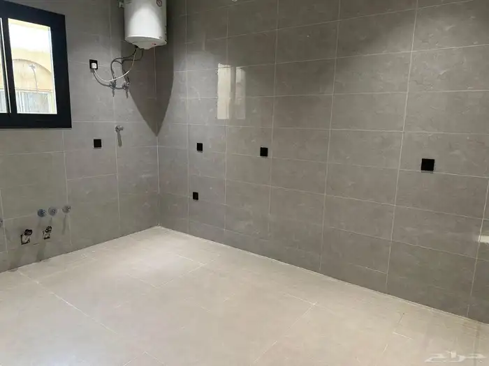 للإيجار فيلا روف علوي تبوك حي الورود ب3500 5