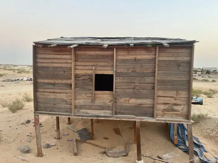 للبيع صندقه 4في 3 اصندقه الموقع غرب الدمام انقل على المشتري 2