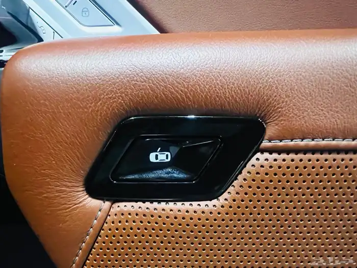 بي ام دبليو 740 موديل 2023 فل كامل اعلي فئة 26