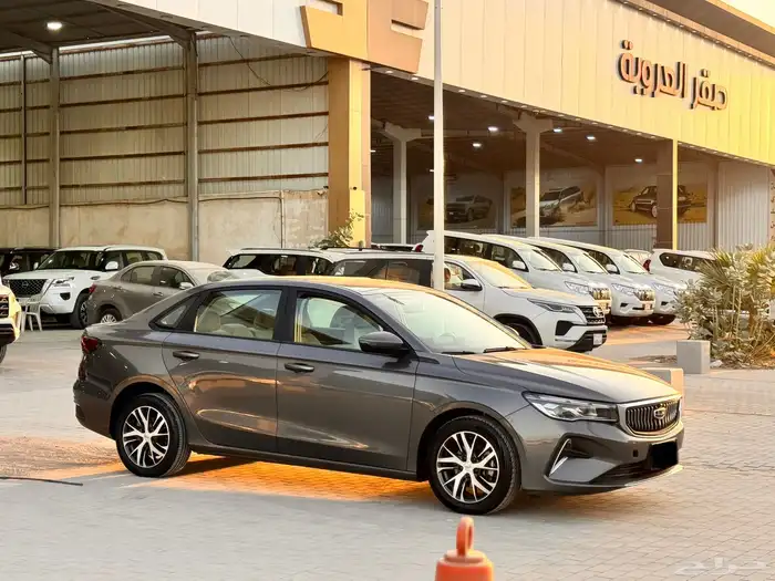 جيلي امجراند 2024 رمادي 3