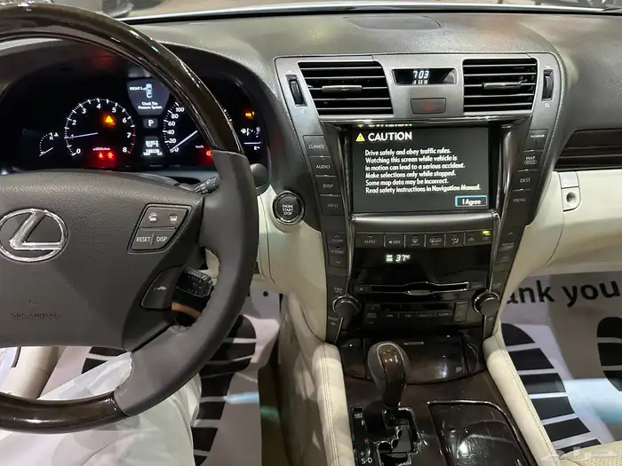 لكزس LS460 موديل 2008 فل كامل نظيف 11