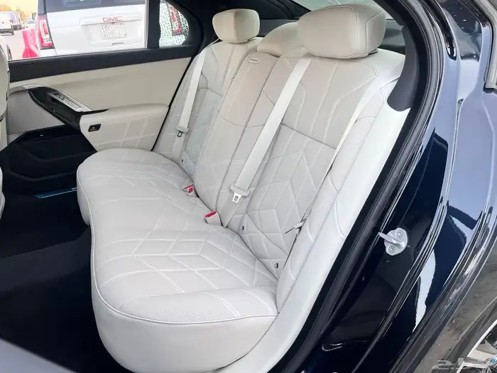 بي ام دبليو 735 موديل 2026 12