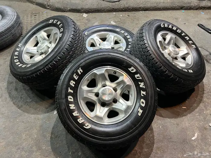 جنوط   رفرف مع كفرات دنلوب مقاس 275 70 16 تاريخ 21 17