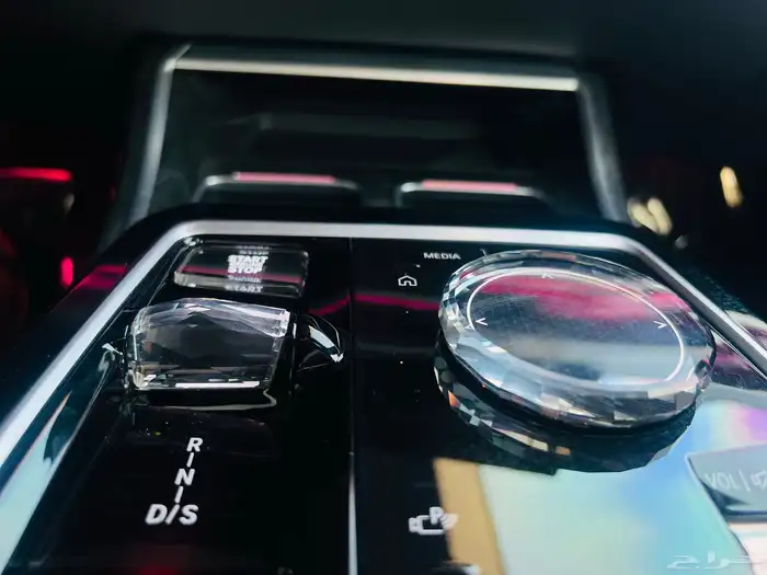 بي ام دبليو 740 موديل 2023 فل كامل اعلي فئة 31