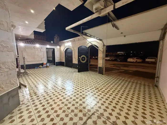 دور ارضي للايجار في حي لبن ( الشرقي ) 14