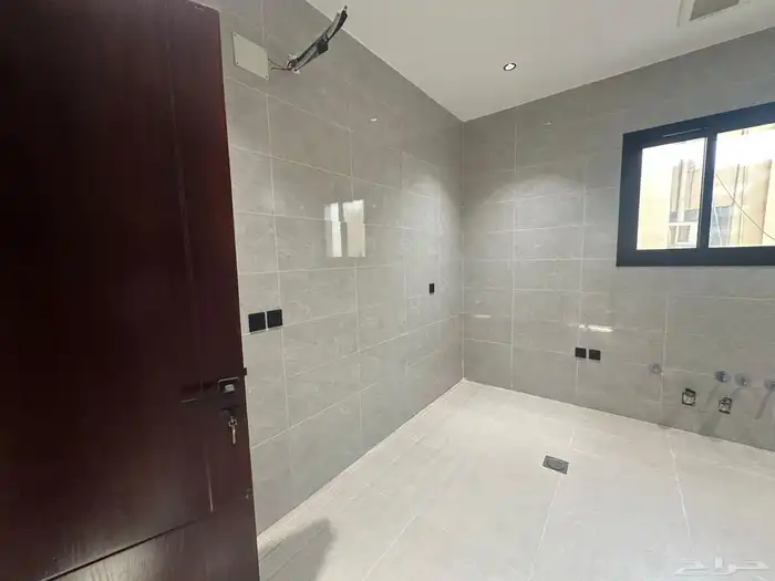 للإيجار فيلا روف علوي تبوك حي الورود ب3500 30