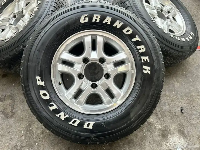 جنوط لكزز الحميد مع كفرات دنلوب 275.70.16 تاريخ 21 2