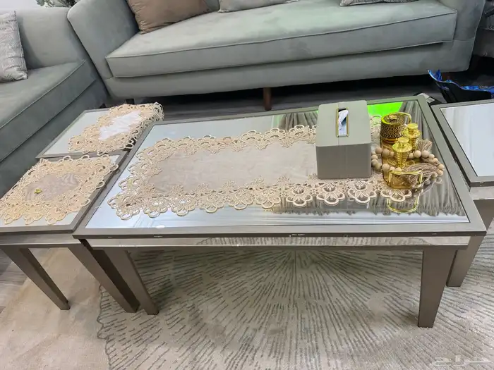 طاوله مع أربع خدمات مرايا مافيه عيوب 2