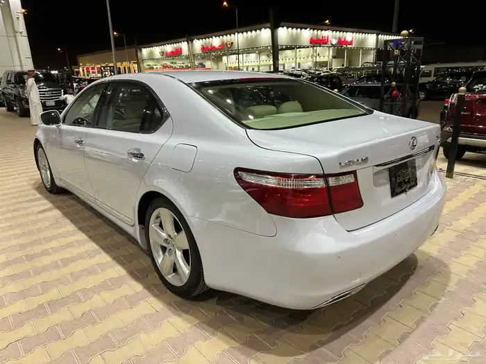 لكزس LS460 موديل 2008 فل كامل نظيف 24