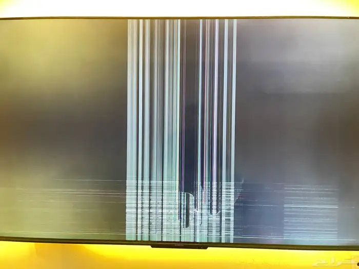 شاشة تليفزيون 65 سمارت بها كسر بالشاشة للبيع سكراب 2