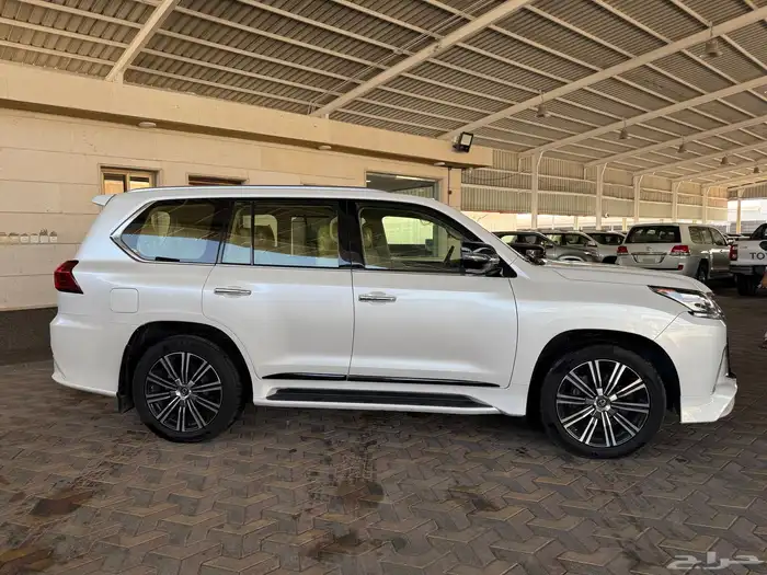 لكزس LX570 موديل 2018 9